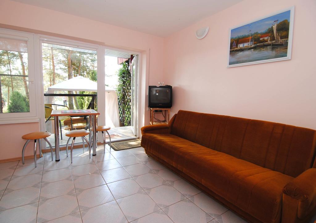 Guesthouse "Nakvyne Pas Zveja" Purvynes Street Nida Eksteriør billede